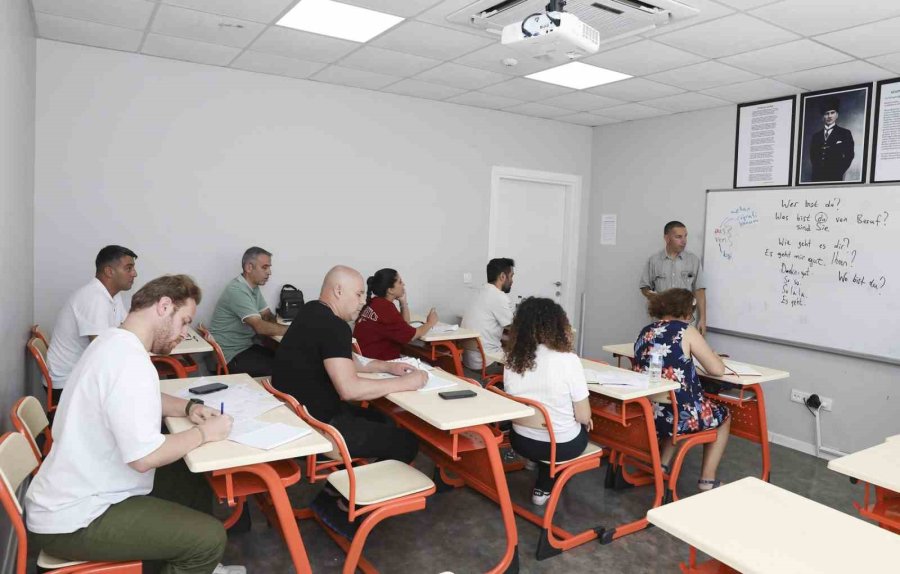 Mersin’de Ücretsiz Yabancı Dil Kursları İlgi Görüyor