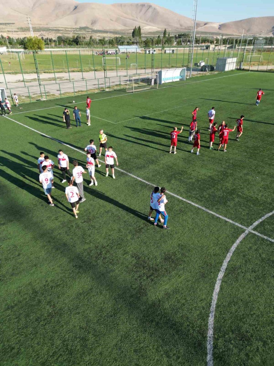 Geçmiş İle Bugünü Buluşturan Futbol Maçı