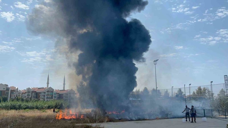 Alanya’da Kaynak Makinesinden Sıçrayan Kıvılcım Yangına Neden Oldu