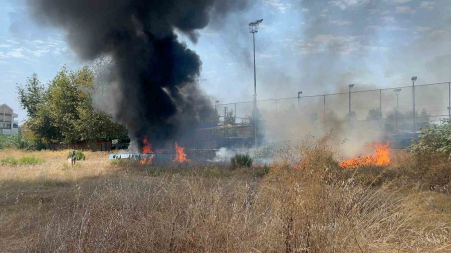 Alanya’da Kaynak Makinesinden Sıçrayan Kıvılcım Yangına Neden Oldu