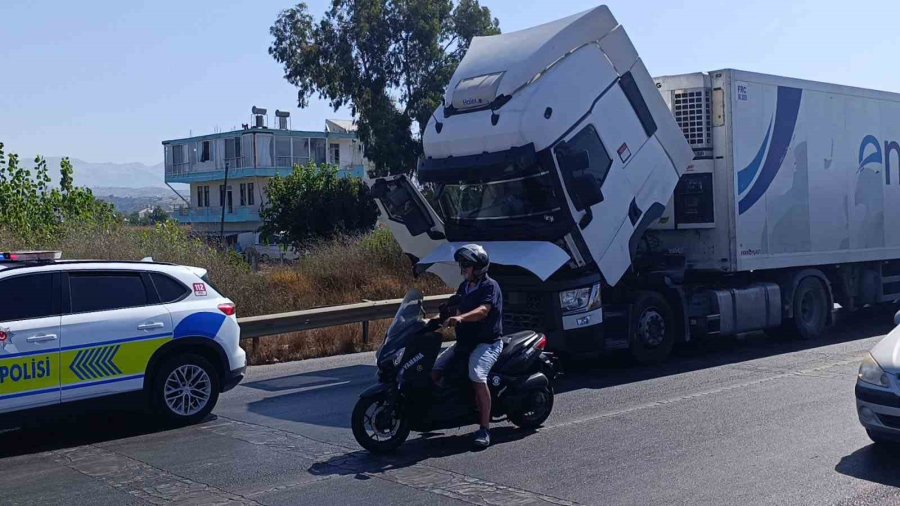 Arıza Yapan Tır D-400 Karayolu’nda Trafiği Kilitledi