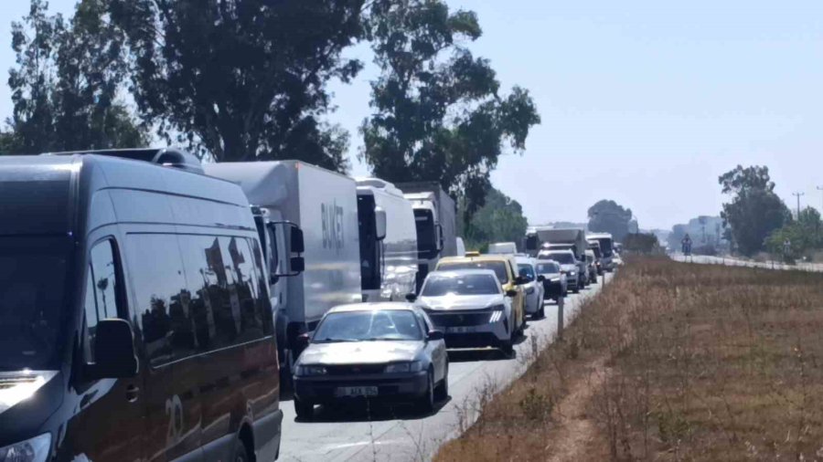 Arıza Yapan Tır D-400 Karayolu’nda Trafiği Kilitledi