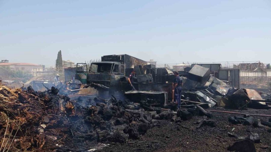 Sera Sökümü Sırasında Spiral Kıvılcımlarından Çıkan Yangın, Odun, Kamyonet Ve Atık Malzemeleri Küle Çevirdi