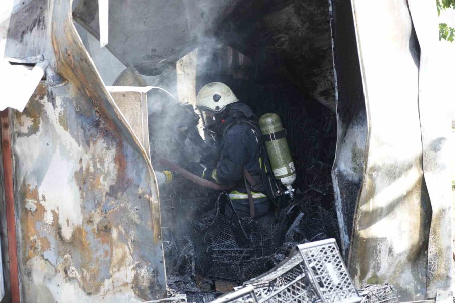 Soğuk Hava Deposunda Korkutan Yangın