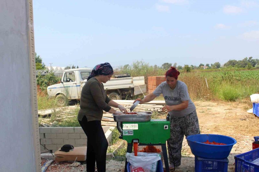 Antalya Büyükşehir Belediyesinden Üreticiye Makine Desteği