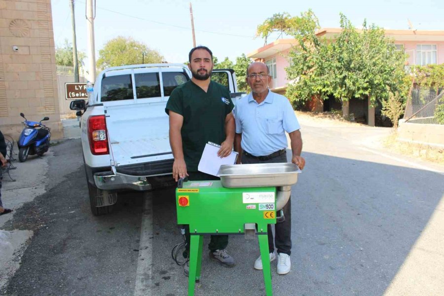 Antalya Büyükşehir Belediyesinden Üreticiye Makine Desteği