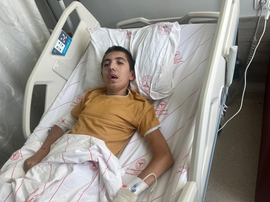 Otizmli Çocuğun Düştüğünü Saklayıp "cin Çarpmış Gibiydi. Siz Yine De Bir Hocaya Götürün" Dediler