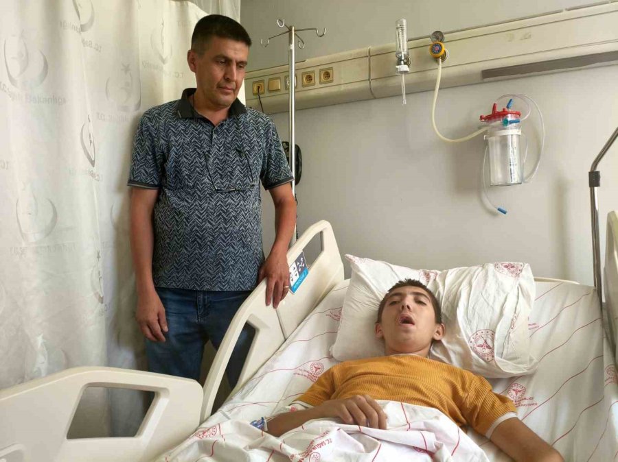 Otizmli Çocuğun Düştüğünü Saklayıp "cin Çarpmış Gibiydi. Siz Yine De Bir Hocaya Götürün" Dediler