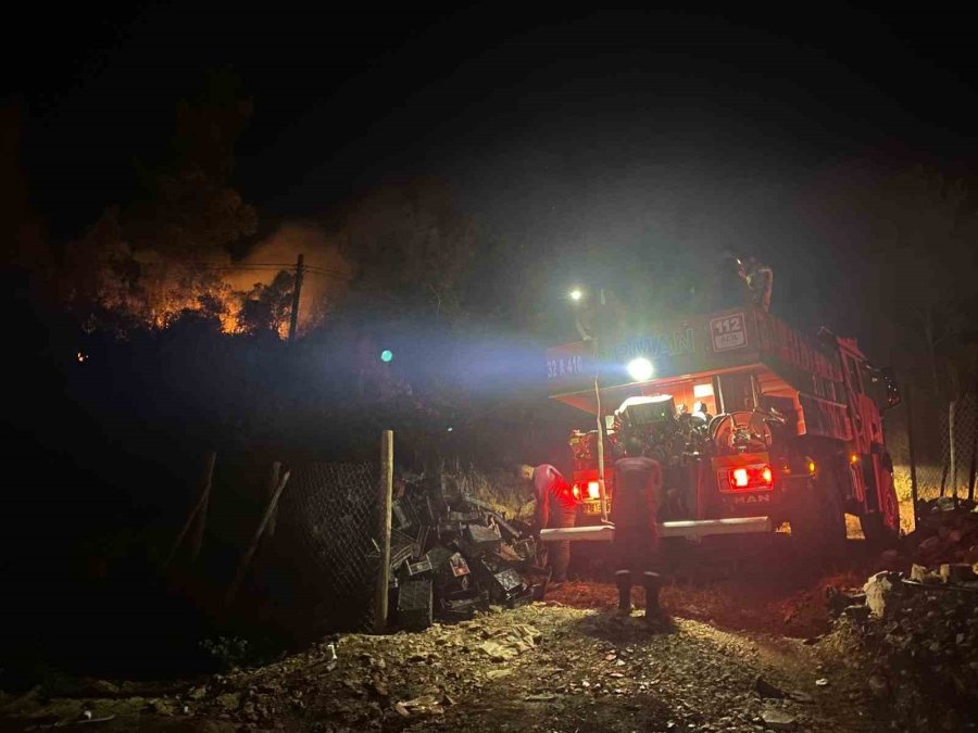 Mersin’de İki İlçede Orman Yangınları Sürüyor