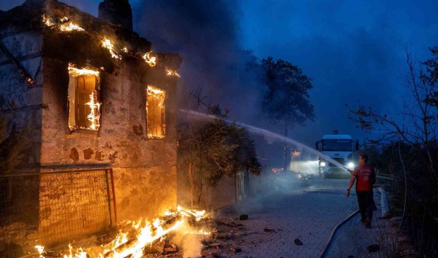 Silifke’deki Yangın Sürüyor