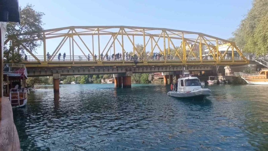 Köprüye Çıkan Şahsı Özel Güvenlik Görevlileri Vazgeçirdi