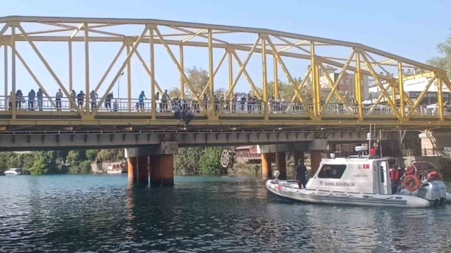 Köprüye Çıkan Şahsı Özel Güvenlik Görevlileri Vazgeçirdi