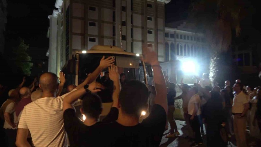 Antalya Büyükşehir Belediyesi’ne Yönelik Rüşvet Ve Yolsuzluk Soruşturmasında 8 Tutuklama