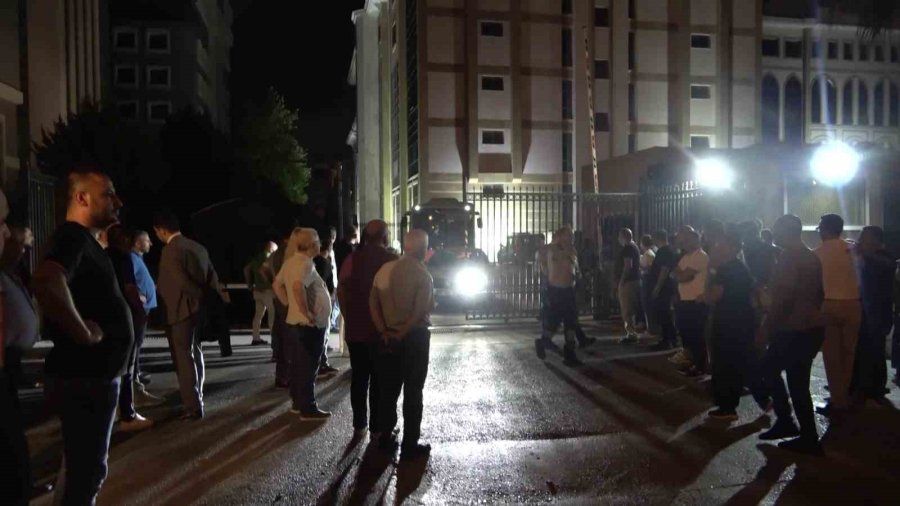 Antalya Büyükşehir Belediyesi’ne Yönelik Rüşvet Ve Yolsuzluk Soruşturmasında 8 Tutuklama