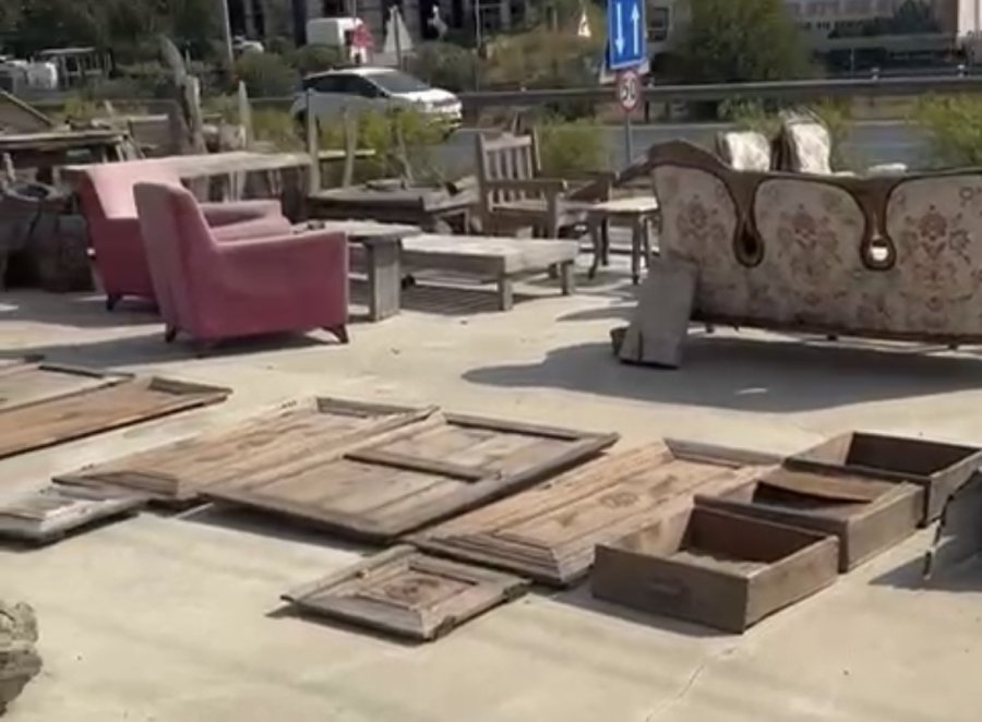 Restorasyon Uzmanı 300 Yıllık Ahşap Malzemelerin Satışına Kıyamadı