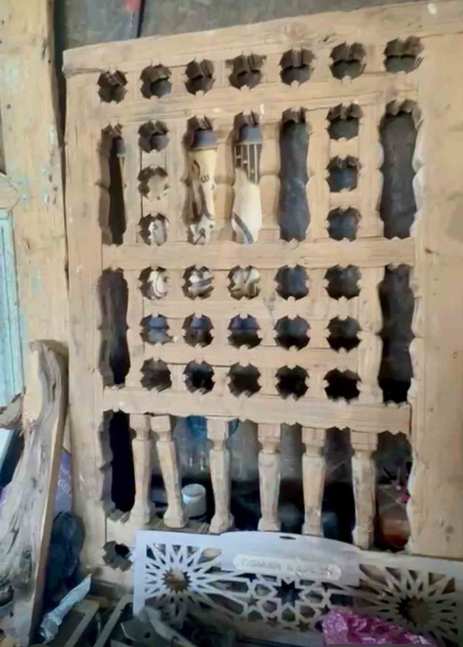 Restorasyon Uzmanı 300 Yıllık Ahşap Malzemelerin Satışına Kıyamadı