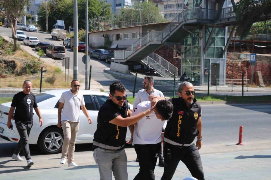 Emlakçıyı Arayıp Kiraladığı Evde Cinayet İşlediğini Söyleyen Zanlı Gümüşhanede Yakalandı