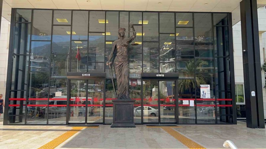 Emlakçıyı Arayıp Kiraladığı Evde Cinayet İşlediğini Söyleyen Zanlı Tutuklandı