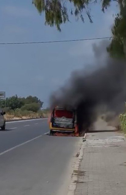 Alanya’da Seyir Halindeki Fiat Otomobil Alev Aldı