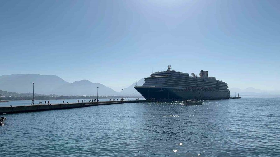 Hollanda Bandıralı 2 Bin 110 Yolcu 784 Mürettebatlı Kruvaziyer Gemisi Alanya’ya Ulaştı