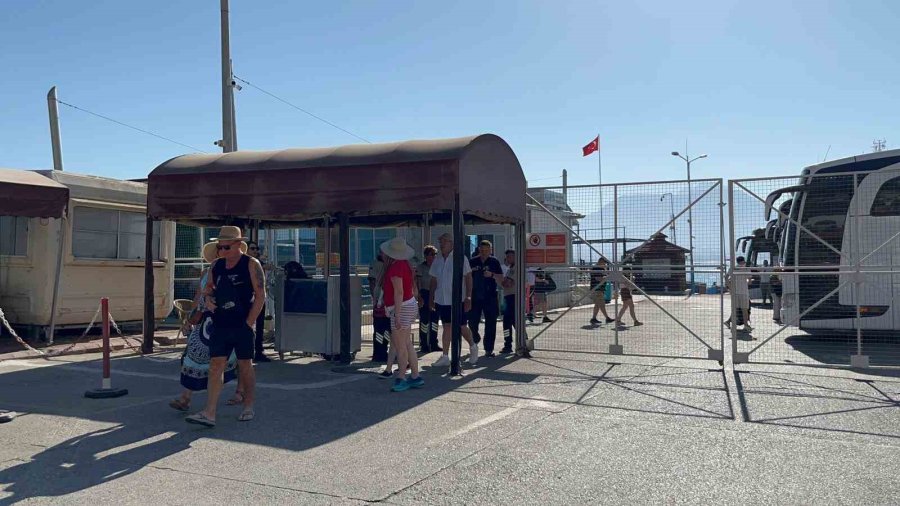 Hollanda Bandıralı 2 Bin 110 Yolcu 784 Mürettebatlı Kruvaziyer Gemisi Alanya’ya Ulaştı