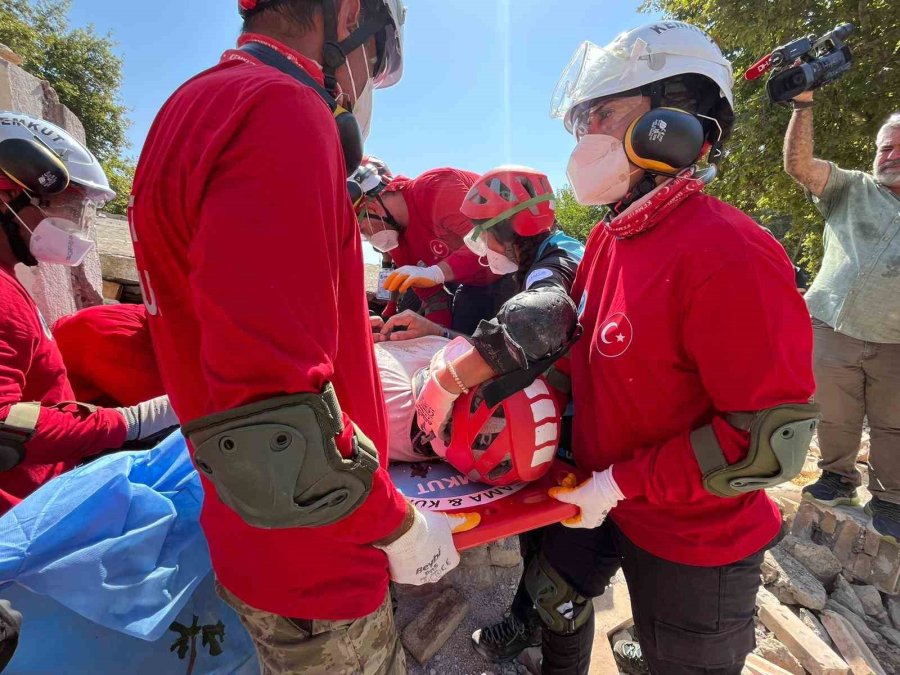 Antalya’da 5,8’lik Deprem Senaryosuyla Gerçeği Aratmayan Tatbikat