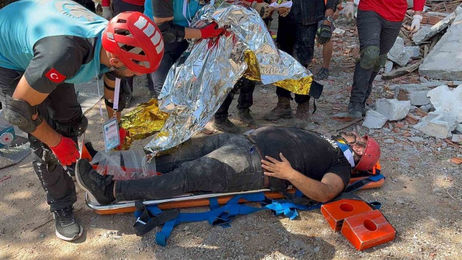 Antalya’da 5,8’lik Deprem Senaryosuyla Gerçeği Aratmayan Tatbikat