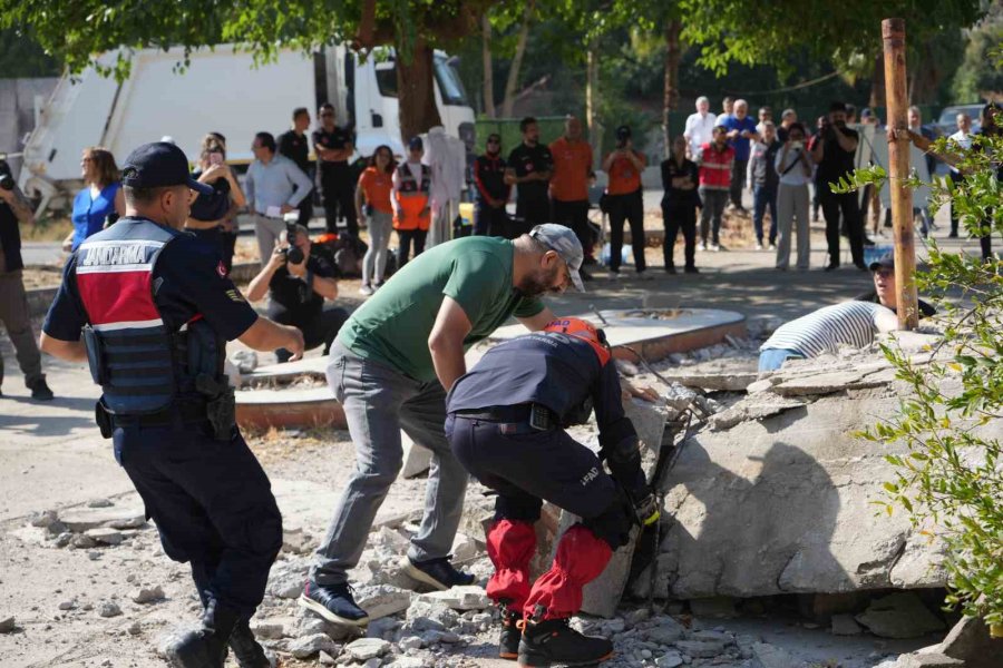 Antalya’da 5,8’lik Deprem Senaryosuyla Gerçeği Aratmayan Tatbikat