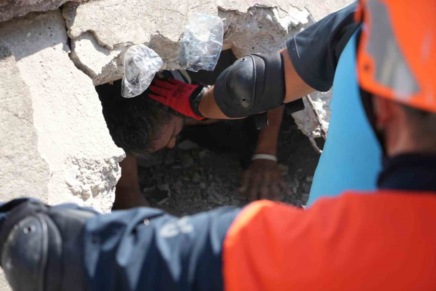 Antalya’da 5,8’lik Deprem Senaryosuyla Gerçeği Aratmayan Tatbikat