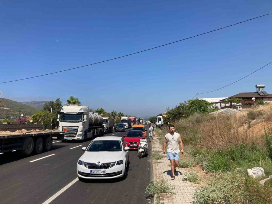 Açık Damperle Eds Direğine Çarptı