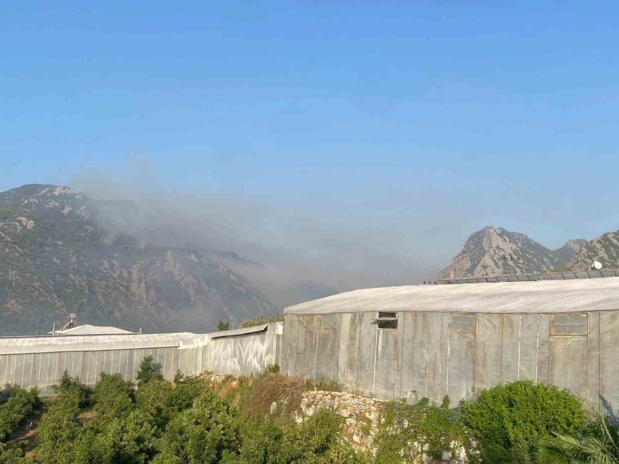 Mersin Anamur’daki Orman Yangını Sürüyor, Ekipler Havadan Ve Karadan Müdahale Ediyor