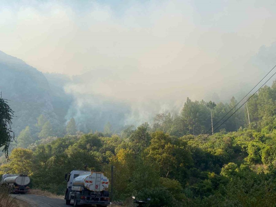 Mersin Anamur’daki Orman Yangını Sürüyor, Ekipler Havadan Ve Karadan Müdahale Ediyor
