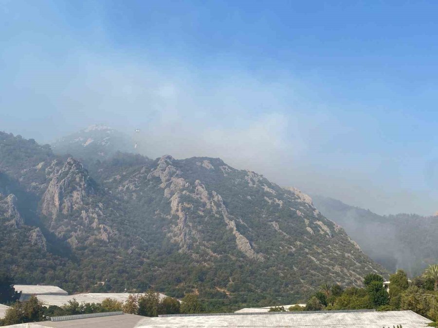 Mersin Anamur’daki Orman Yangını Sürüyor, Ekipler Havadan Ve Karadan Müdahale Ediyor