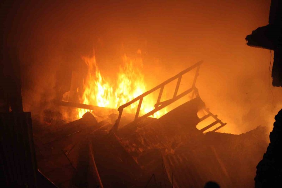 Konya’da Metruk Binada Yangın