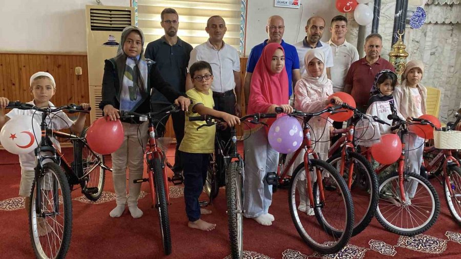 Mersinli İmam,çeyrek Asırdır Çocukları Ödüllendiriyor