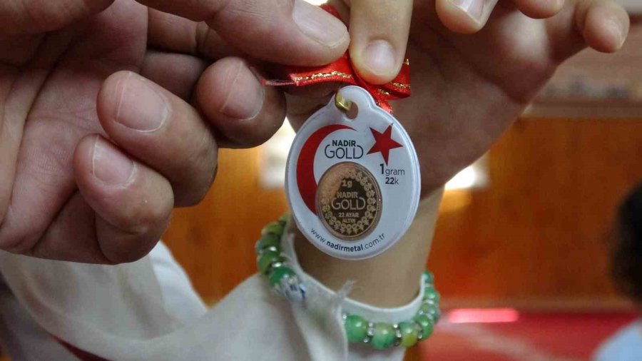 Mersinli İmam,çeyrek Asırdır Çocukları Ödüllendiriyor