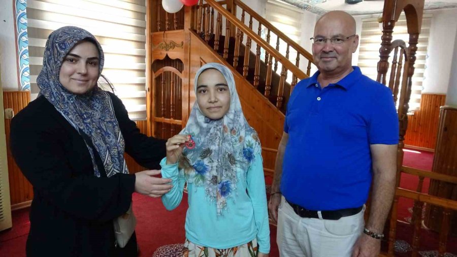 Mersinli İmam,çeyrek Asırdır Çocukları Ödüllendiriyor