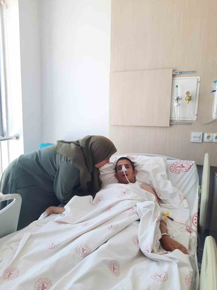 Yürüyerek Özel Bakım Merkezine Götürdüğü Torununu Yoğun Bakımda Aldı