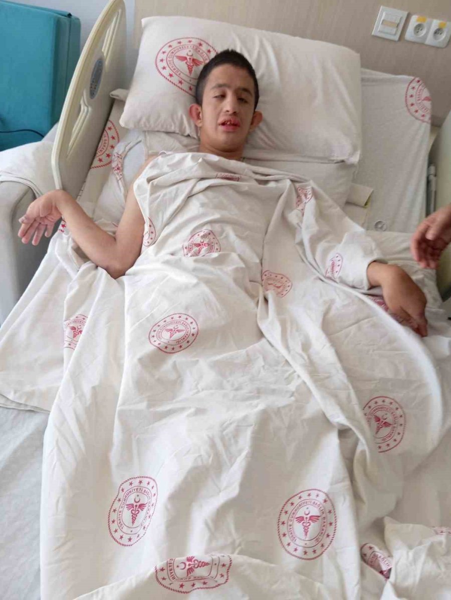 Yürüyerek Özel Bakım Merkezine Götürdüğü Torununu Yoğun Bakımda Aldı