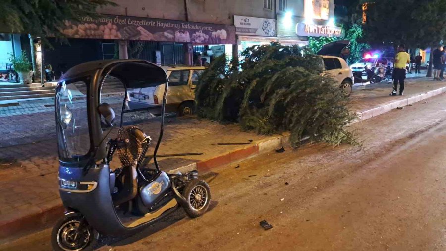 Karaman’da Ortalığın Savaş Alanına Döndüğü Kaza Maddi Hasarla Atlatıldı