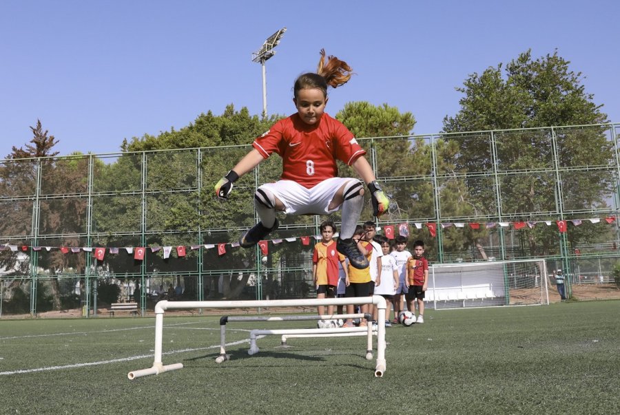 Mersin’de Yıl Boyu Ücretsiz Futbol Kursu
