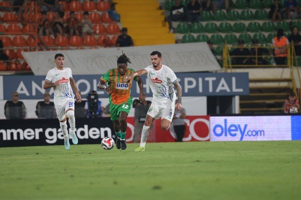 Trendyol Süper Lig: Corendon Alanyaspor: 0 - Çaykur Rizespor: 0 (ilk Yarı)