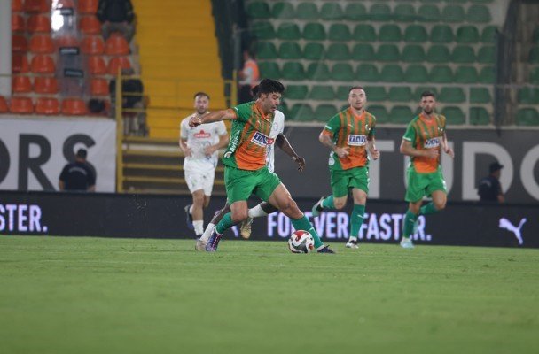 Trendyol Süper Lig: Corendon Alanyaspor: 0 - Çaykur Rizespor: 0 (ilk Yarı)