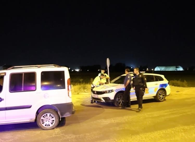 Üçüncü Kez Alkollü Yakalandı, Polis Aracının Arkasına Saklandı