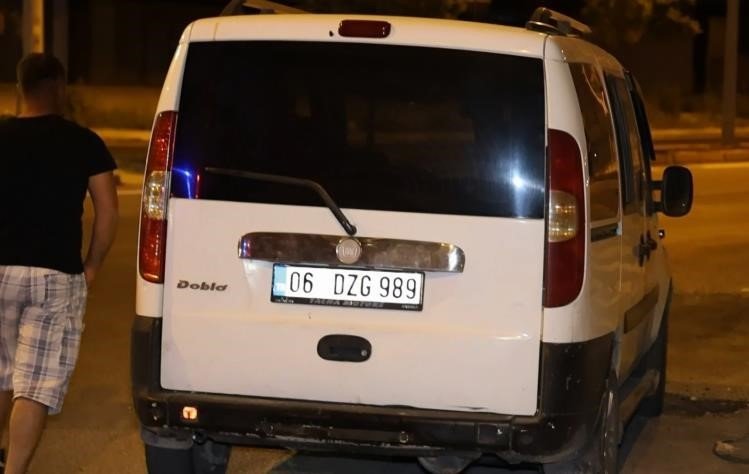 Üçüncü Kez Alkollü Yakalandı, Polis Aracının Arkasına Saklandı
