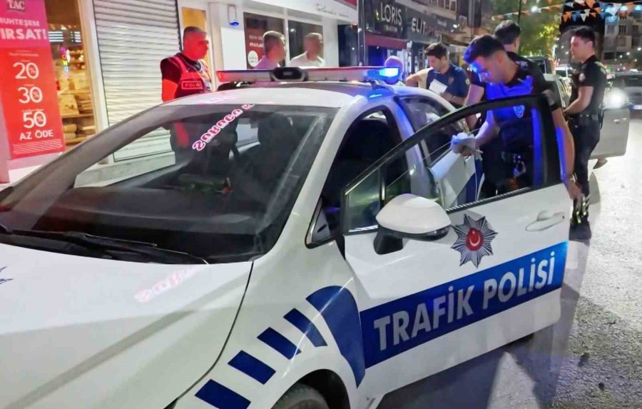 Muayenesiz Araçla Yakalanan Ehliyetsiz Ve Alkollü Sürücü: "kafamız Kıyak, Kusura Bakmayın"