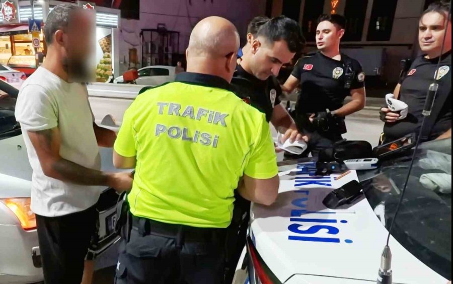 Muayenesiz Araçla Yakalanan Ehliyetsiz Ve Alkollü Sürücü: "kafamız Kıyak, Kusura Bakmayın"