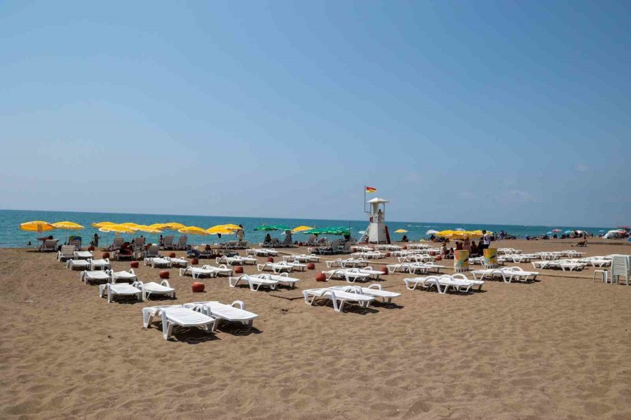 Büyükşehir Plajları Tatilcilerin Gözdesi Oldu