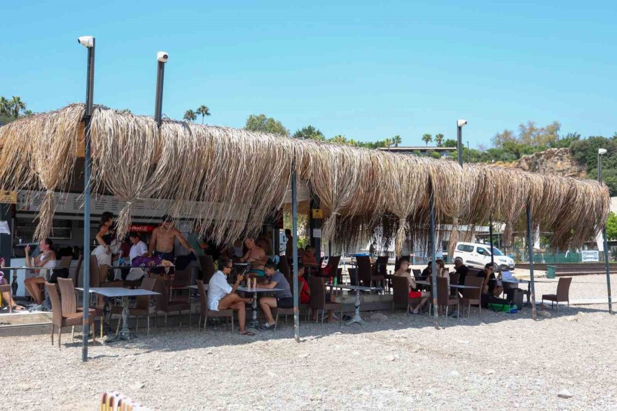 Büyükşehir Plajları Tatilcilerin Gözdesi Oldu