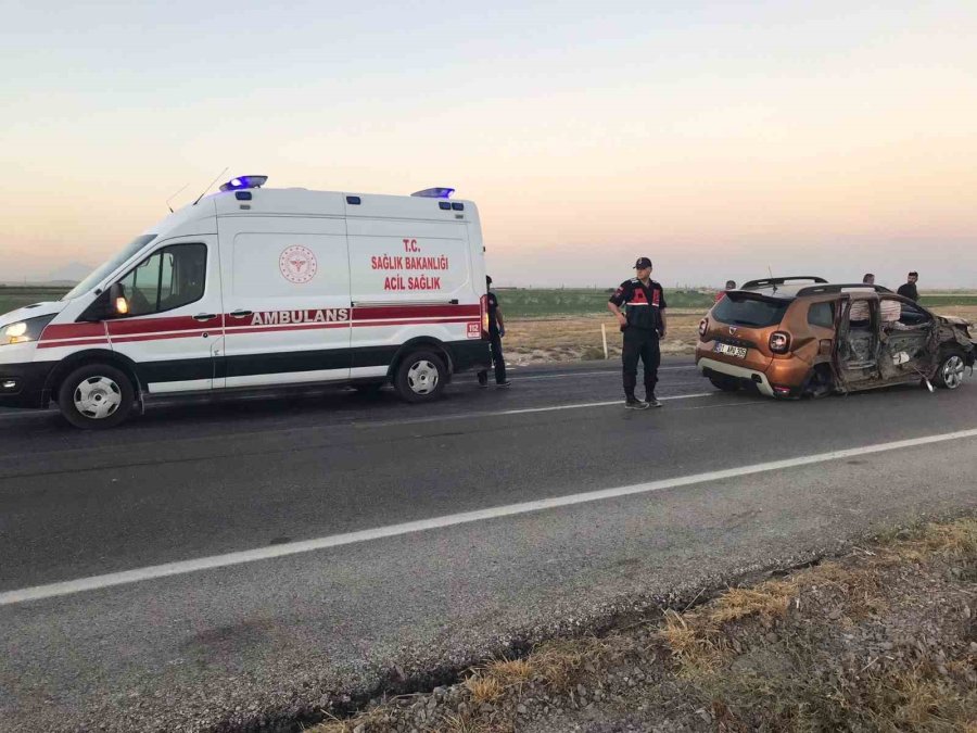 Kontrolden Çıkan Otomobil Karşı Şeride Geçti: 4 Yaralı